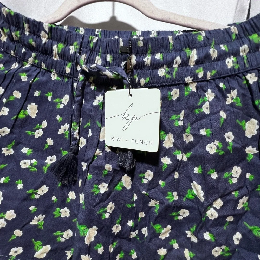 Kiwi + Punch Floral 2 Piece Set NWT Navy Crop Top Shorts Boho Summer Medium